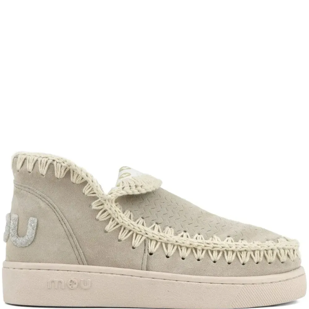 Кроссовки с декоративной строчкой Кроссовки с декоративной строчкой