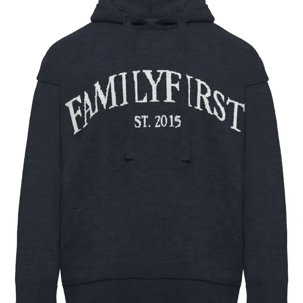 Худи с вышитым логотипом