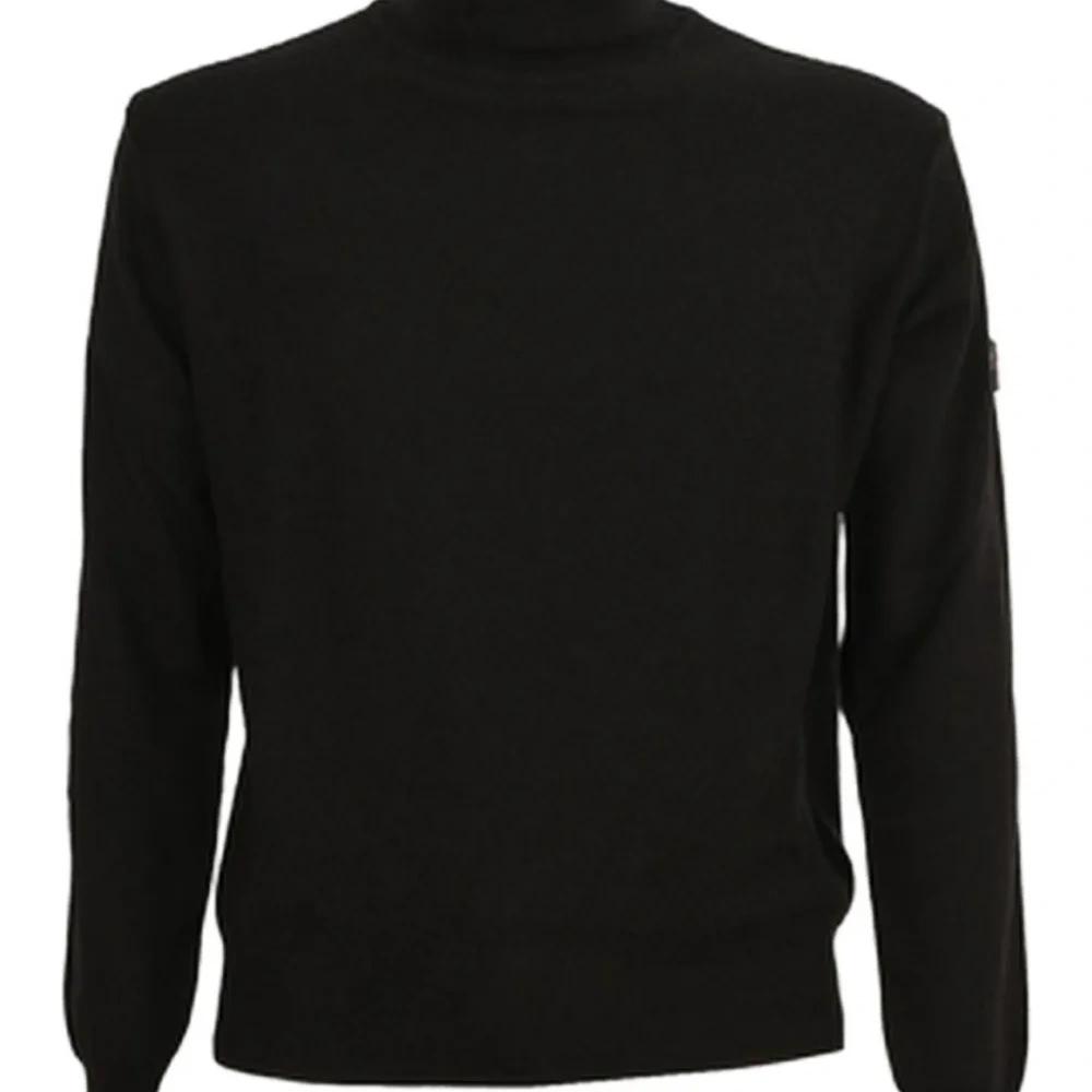 Свитер с высоким воротником