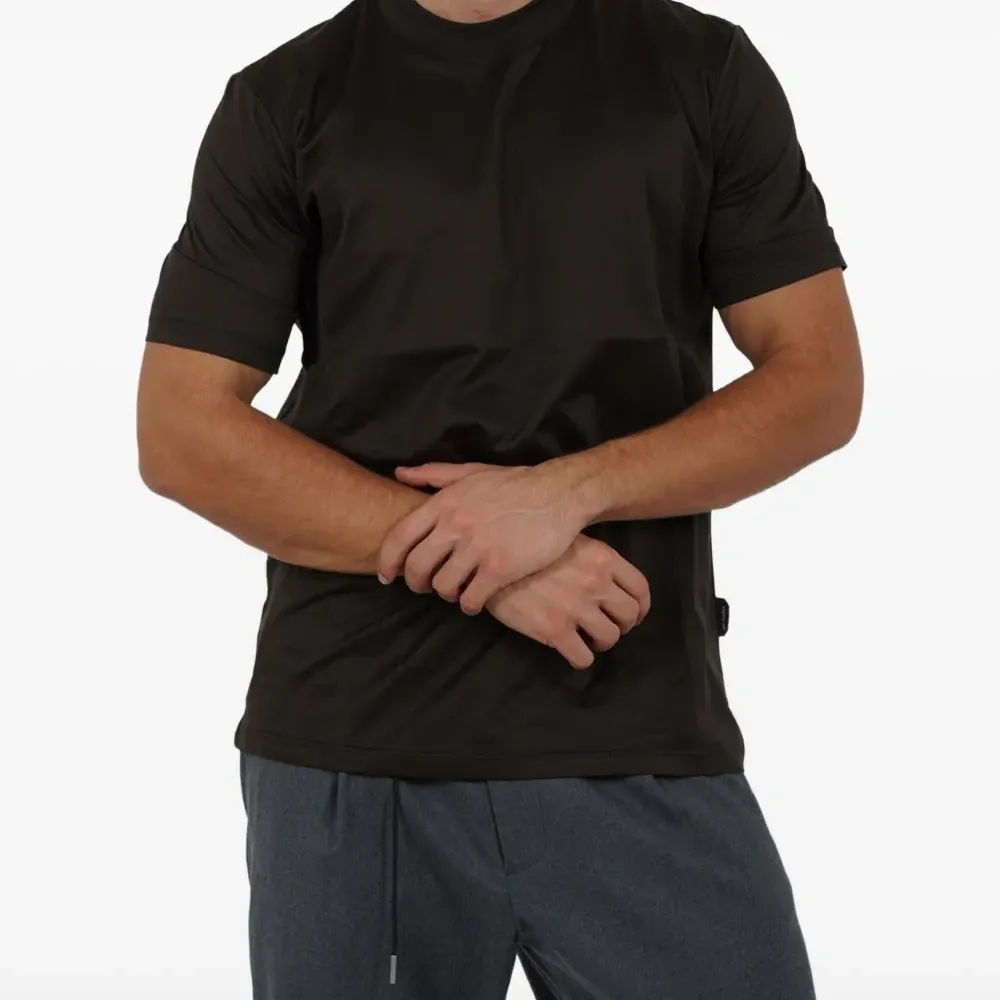 Футболка с круглым вырезом