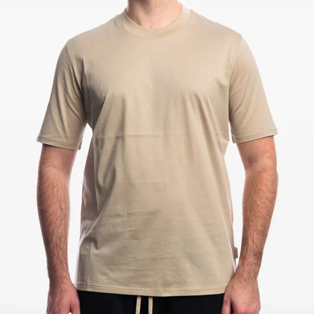 футболка с круглым вырезом