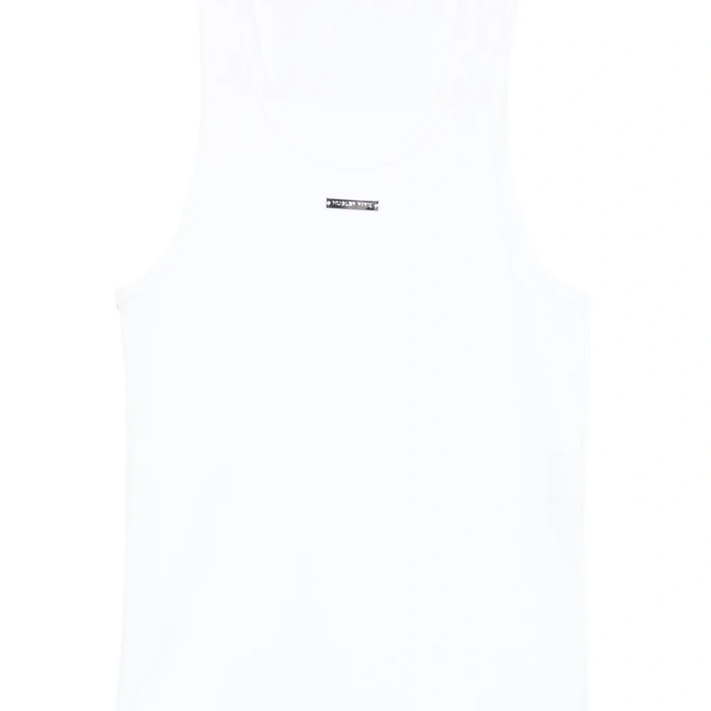 топ с U-образным вырезом