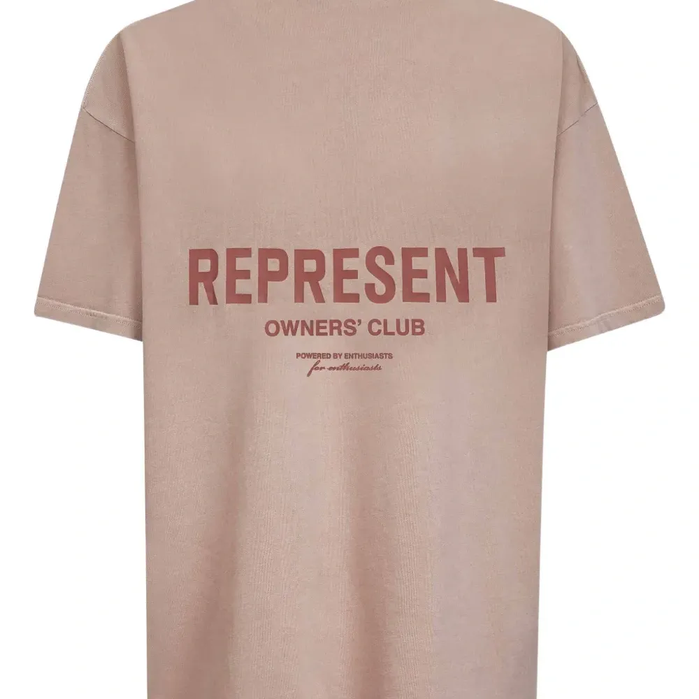 футболка с логотипом