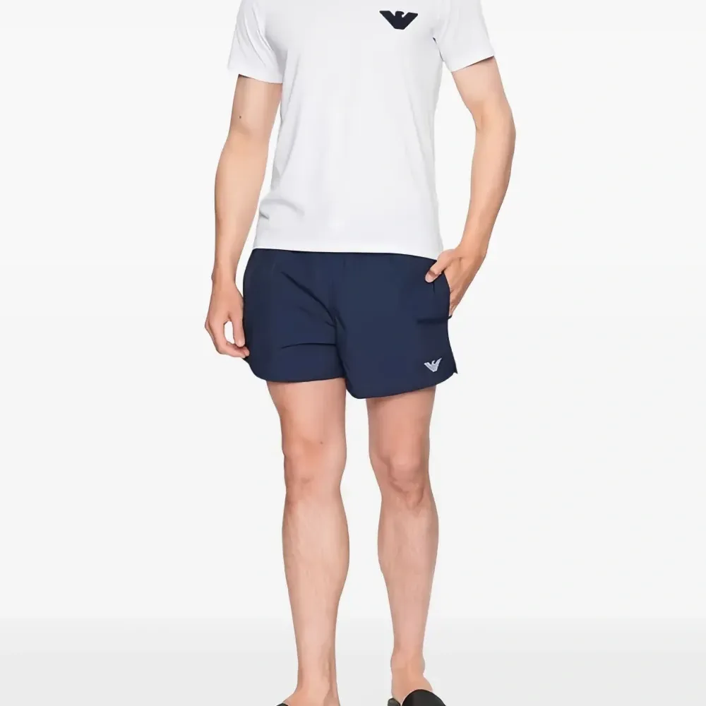 Футболка с вышитым логотипом