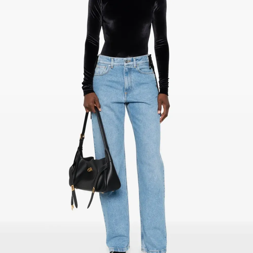 Бархатное боди с высоким воротником