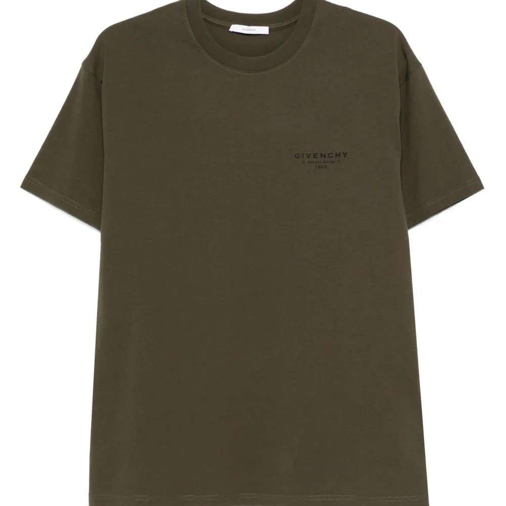 футболка с логотипом