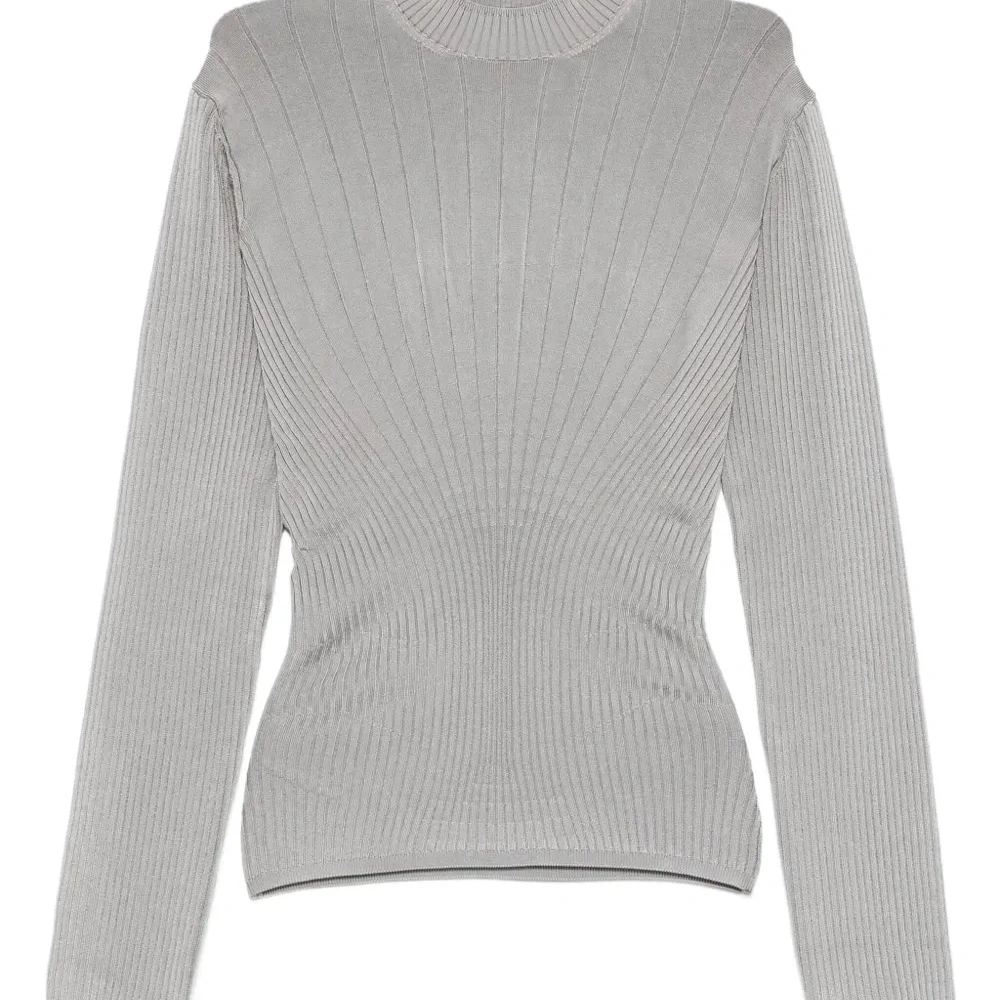 свитер в рубчик с высоким воротником