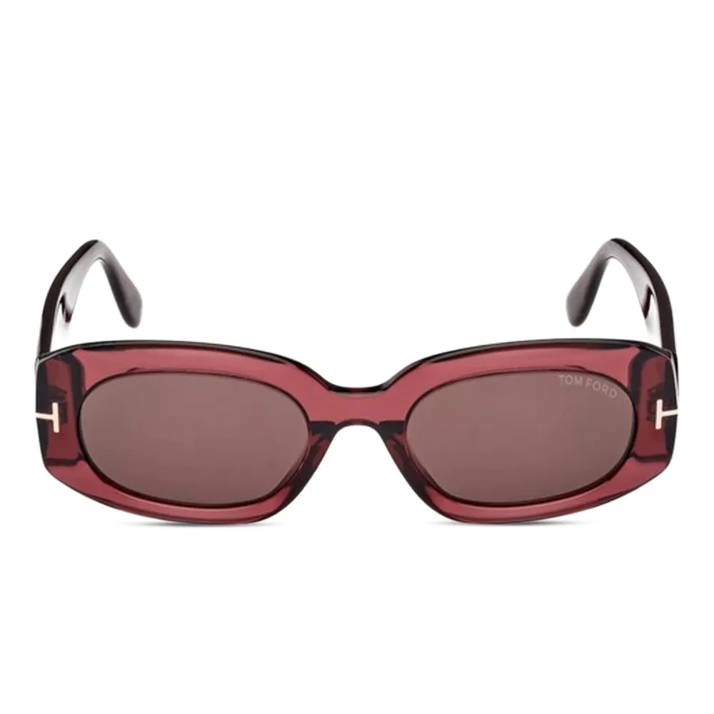 Солнцезащитные очки Cielle в овальной оправе