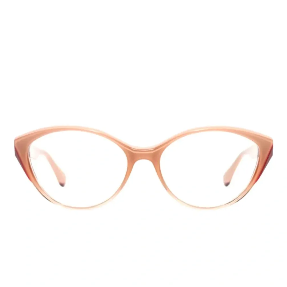 Очки в оправе «кошачий глаз»