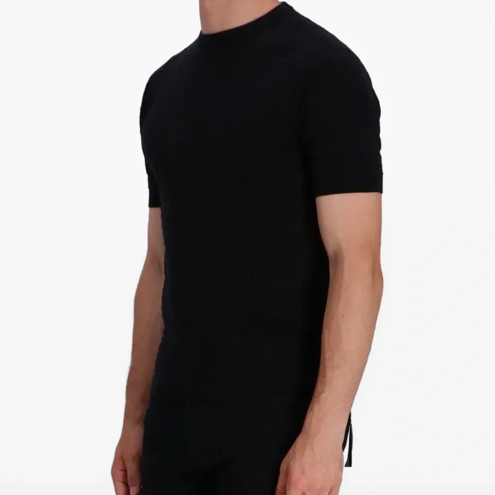 футболка тонкой вязки