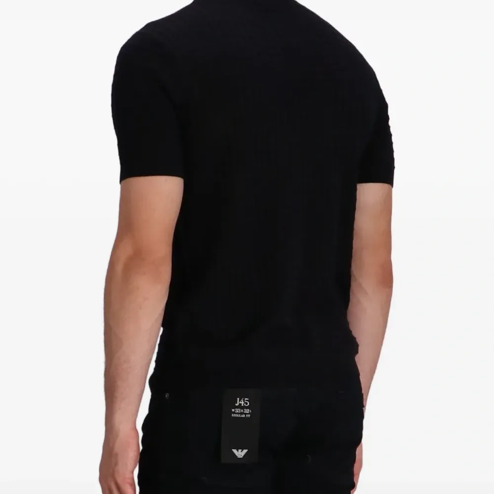 футболка тонкой вязки