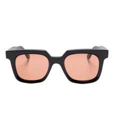 Солнцезащитные очки в квадратной оправе Солнцезащитные очки в квадратной оправе