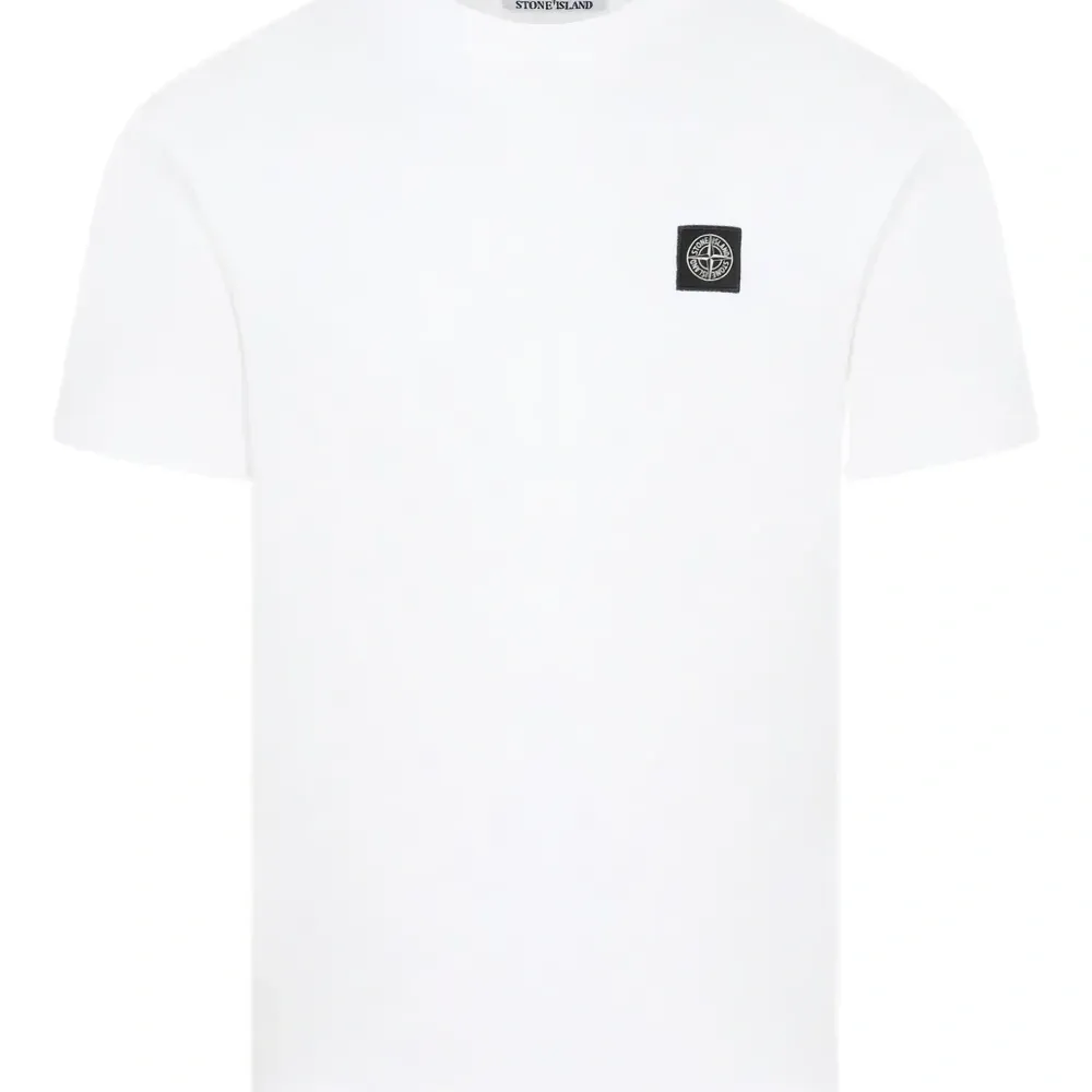 футболка с нашивкой-логотипом