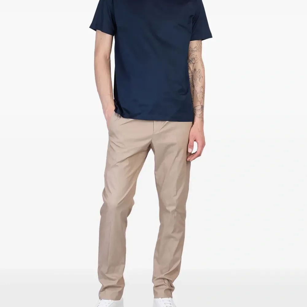 Футболка с круглым вырезом