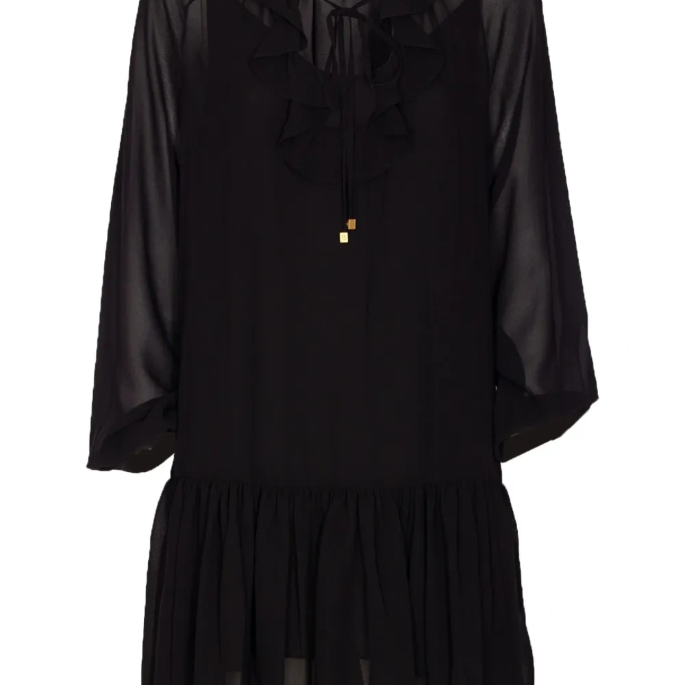 платье с оборками и кружевом