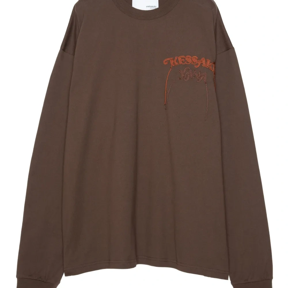 футболка с длинными рукавами и графичным принтом