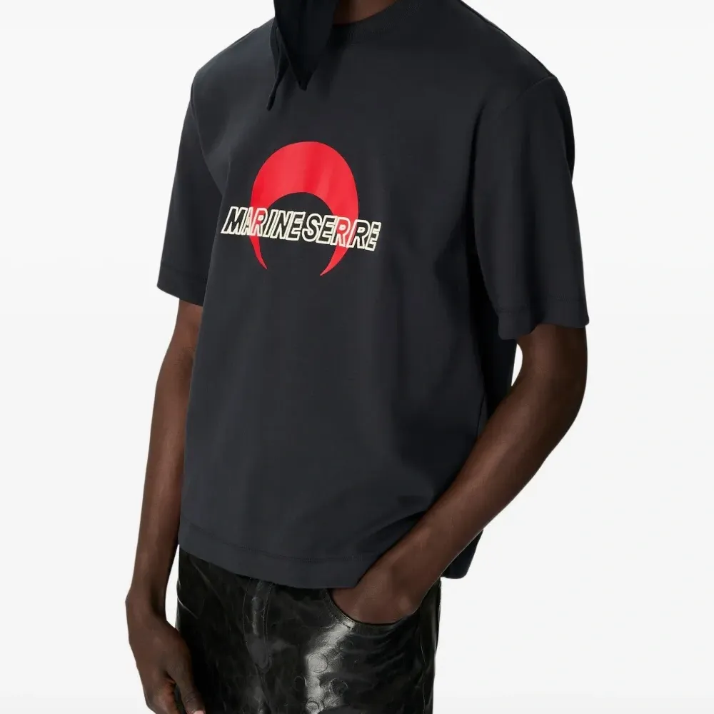 Футболка с логотипом