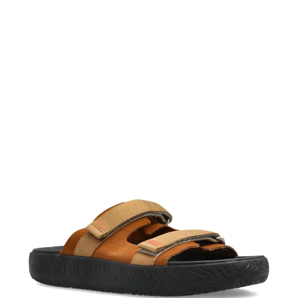 шлепанцы с логотипом из коллаборации с Homecore