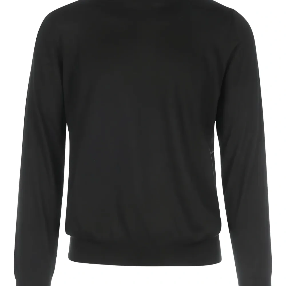 Шерстяной свитер с высоким воротником