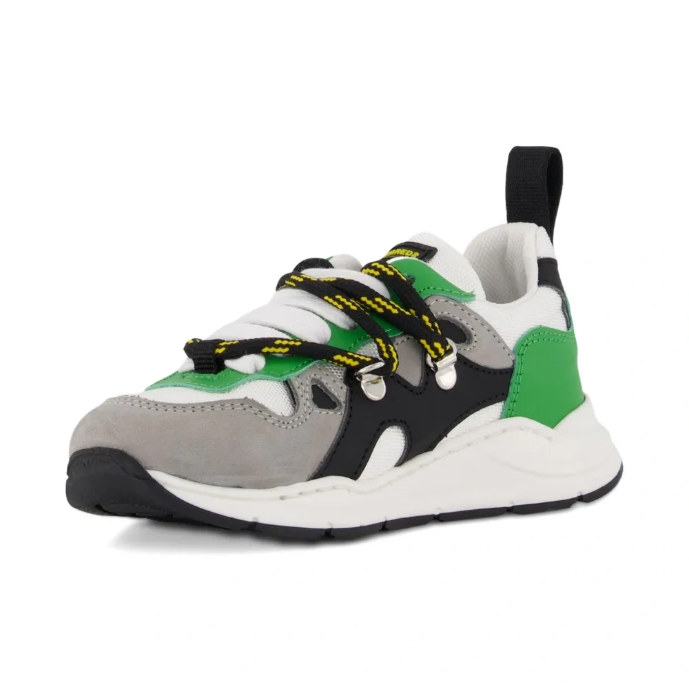 Кроссовки с панелями в виде кленового листа