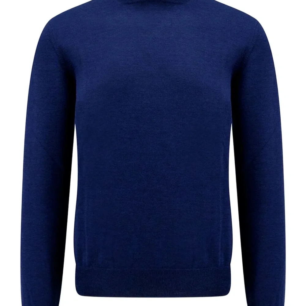 Свитер с высоким воротником