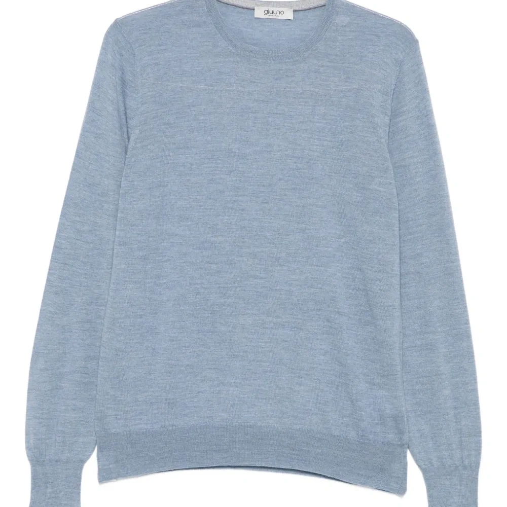 Свитер с круглым вырезом