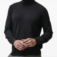 Свитер с высоким воротником