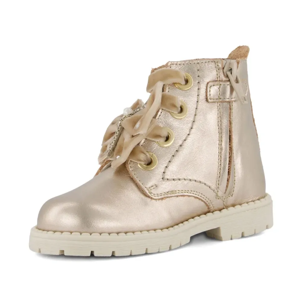 Ботинки на шнуровке с бархатным бантом