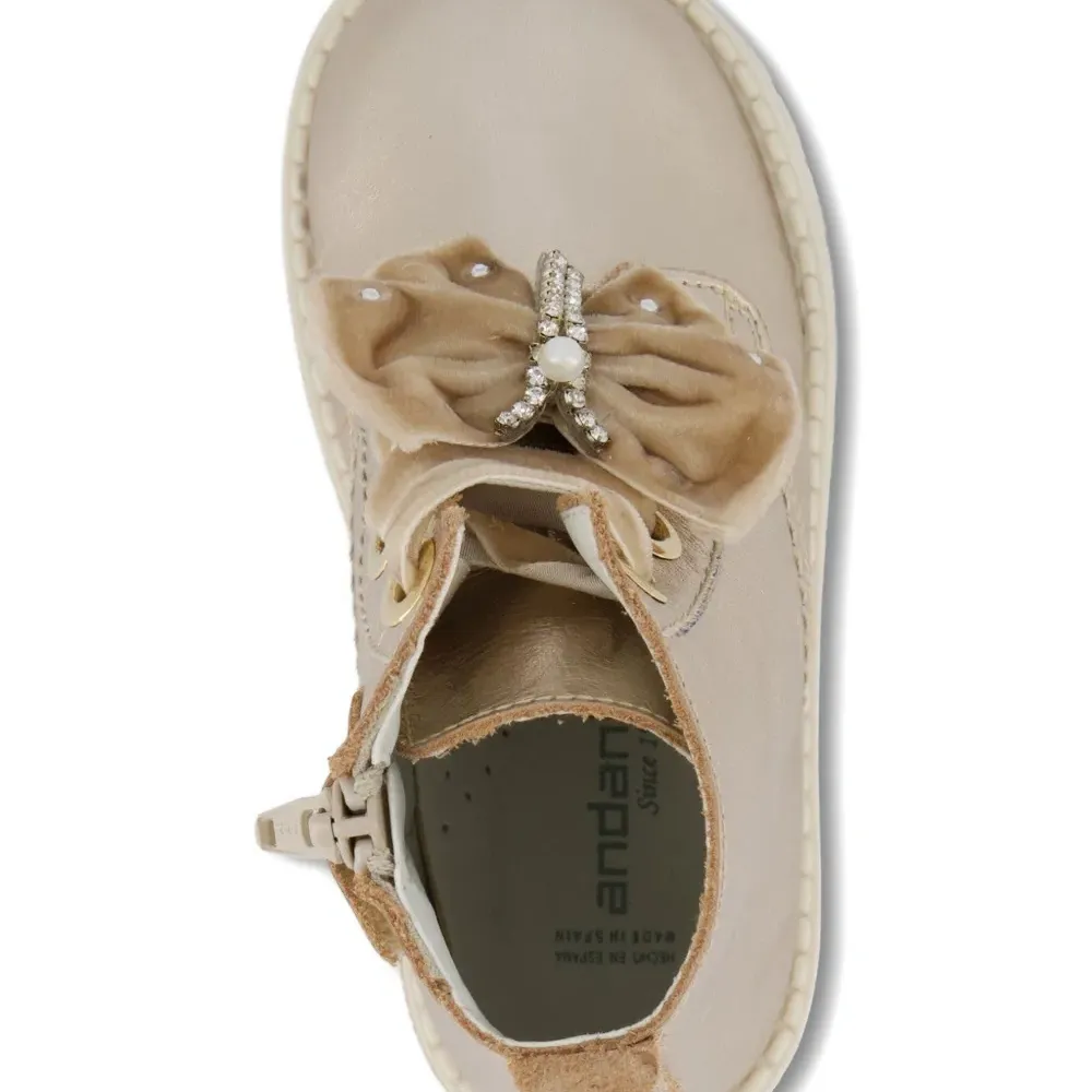 Ботинки на шнуровке с бархатным бантом