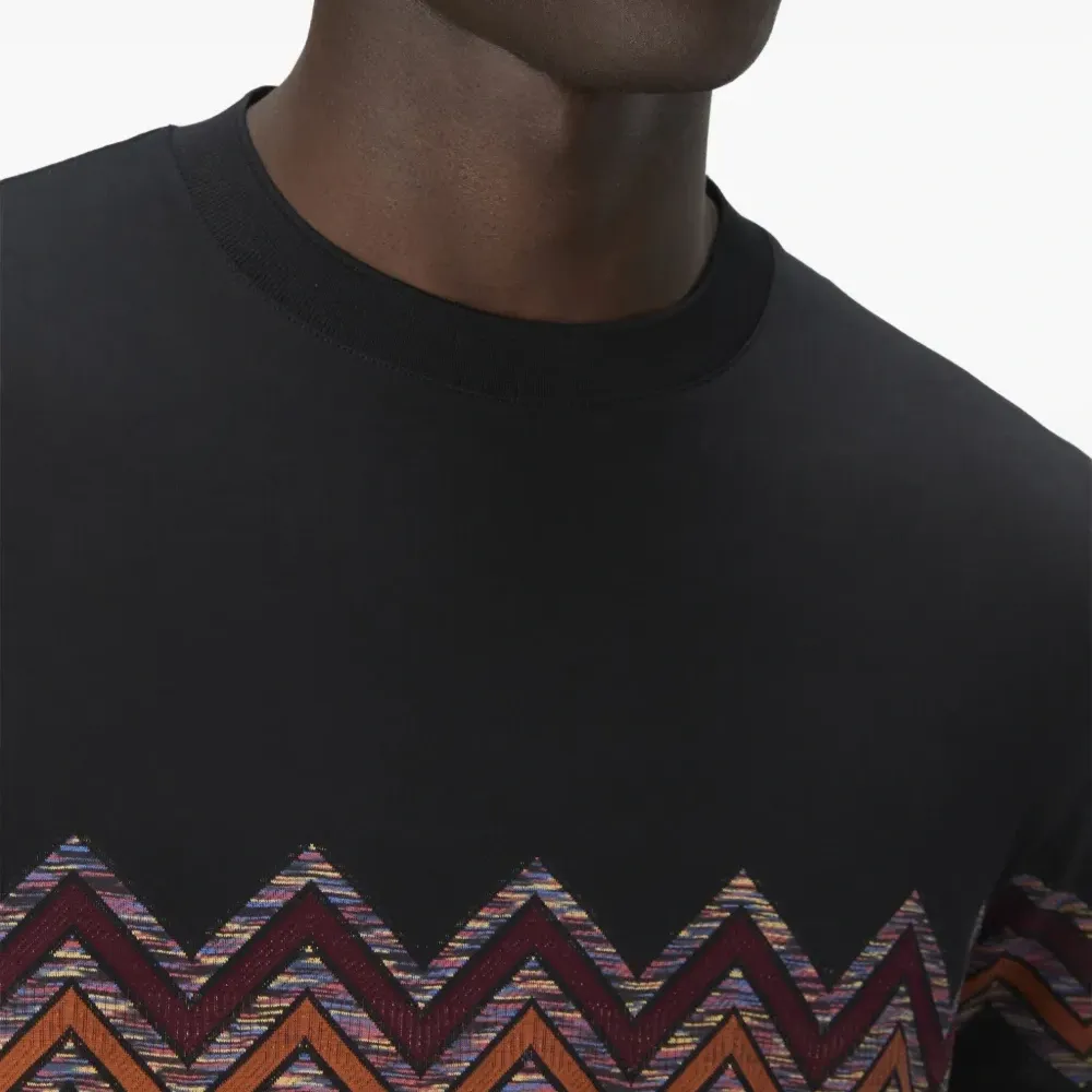 Футболка с узором зигзаг