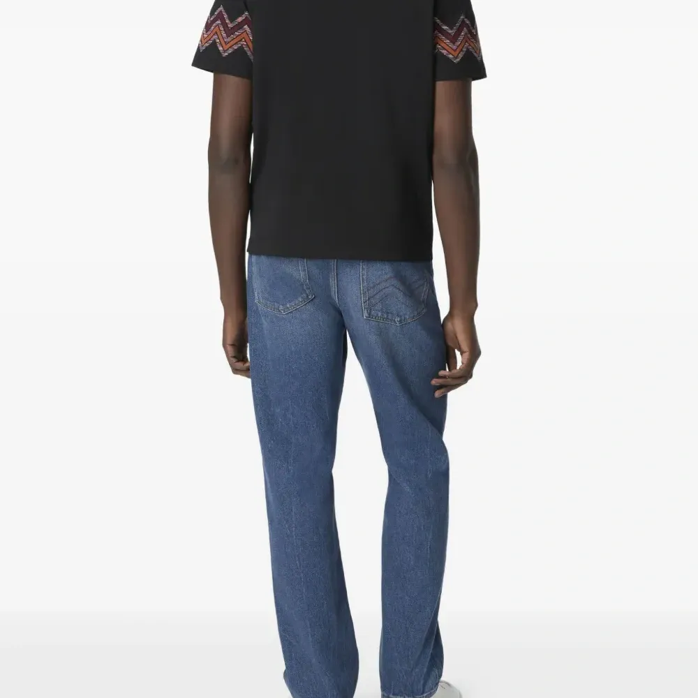 Футболка с узором зигзаг