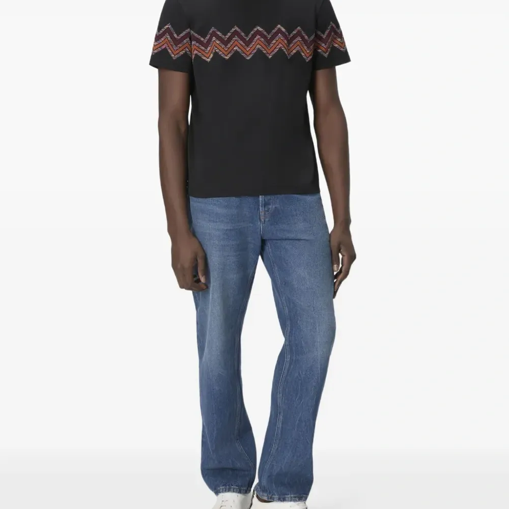 Футболка с узором зигзаг