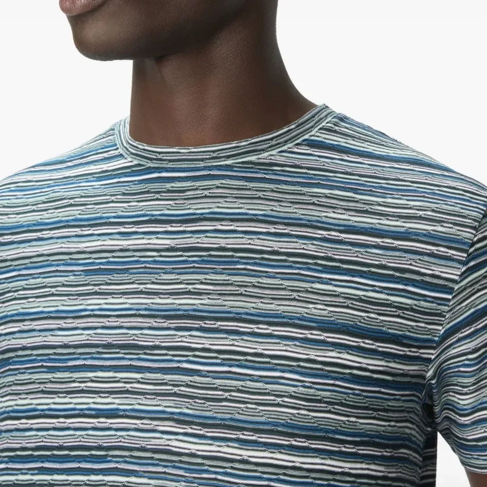 Футболка с узором зигзаг