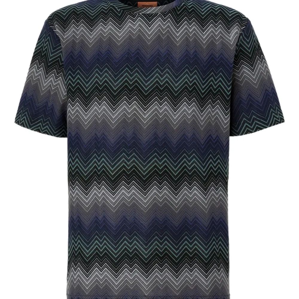 Футболка с узором шеврон