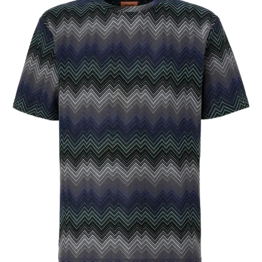 Футболка с узором шеврон