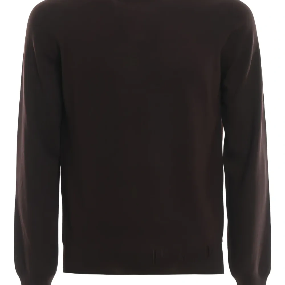 Свитер с круглым вырезом и длинными рукавами