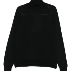 Свитер с высоким воротником