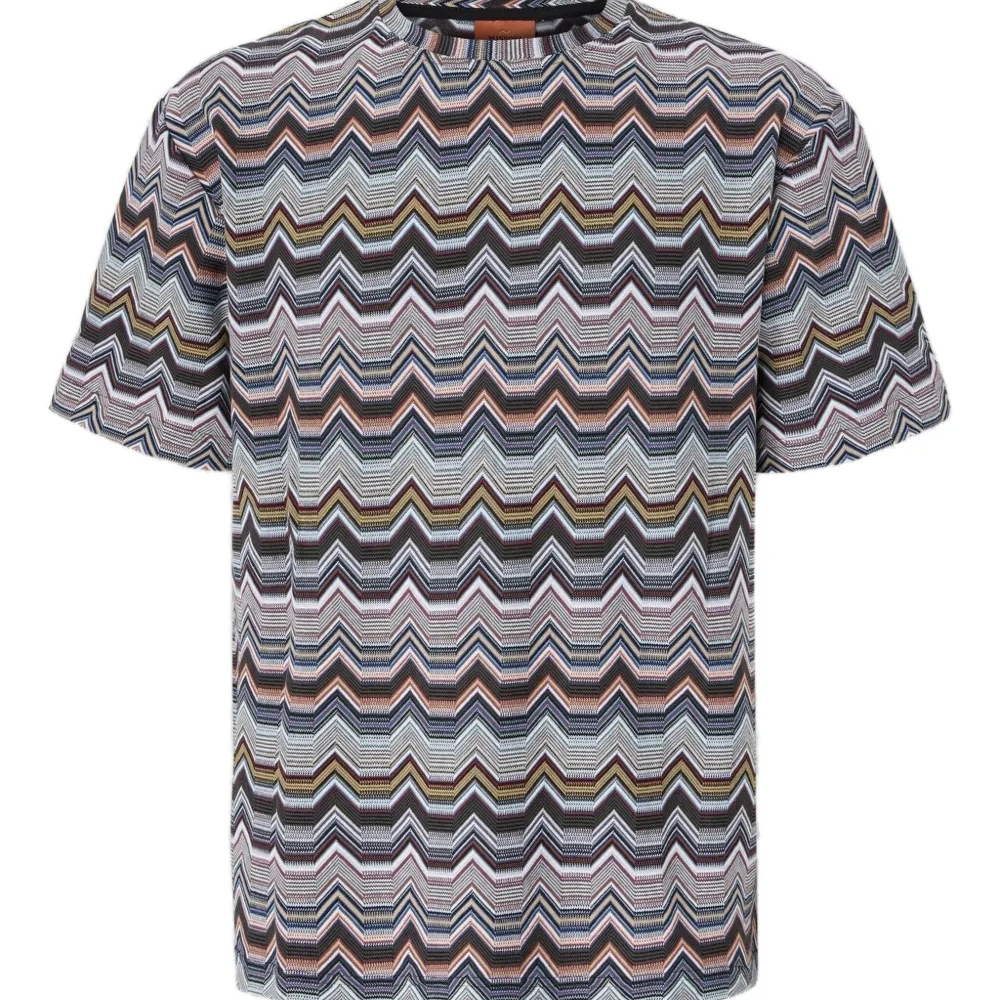 Футболка с узором зигзаг