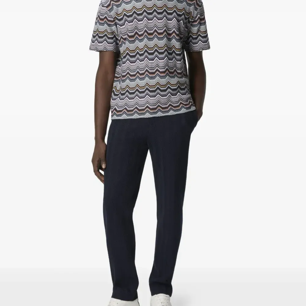 Футболка с узором зигзаг