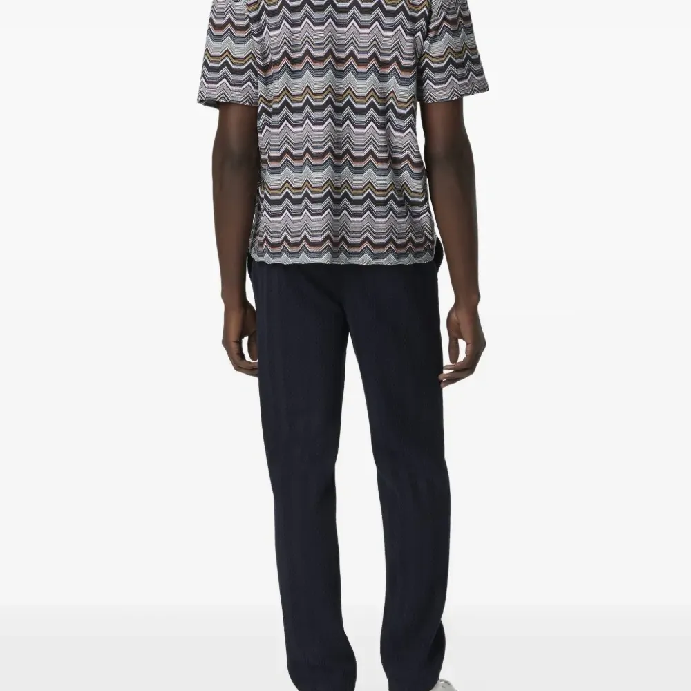 Футболка с узором зигзаг