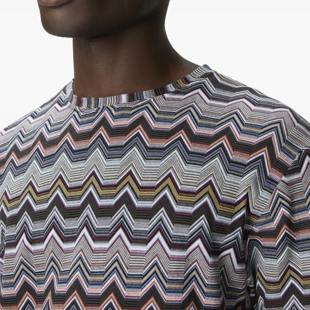 Футболка с узором зигзаг