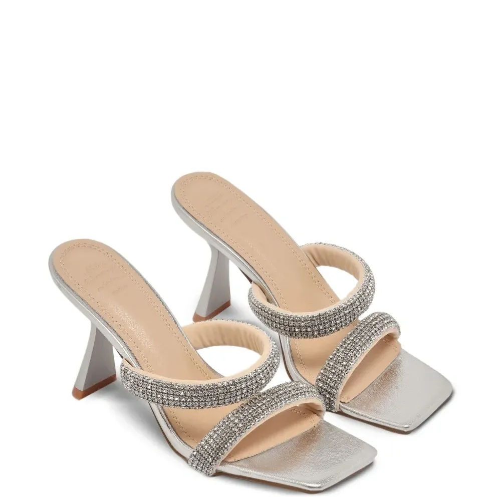 Декорированные босоножки