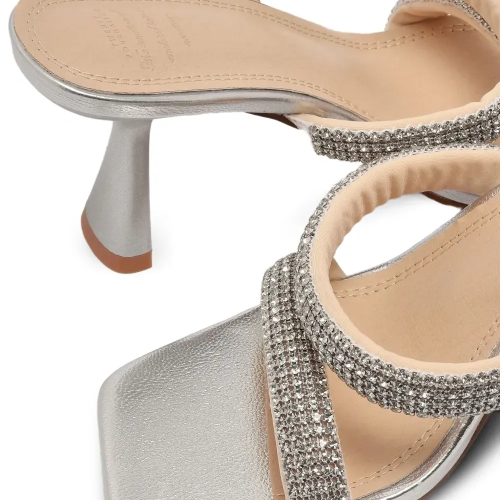 Декорированные босоножки