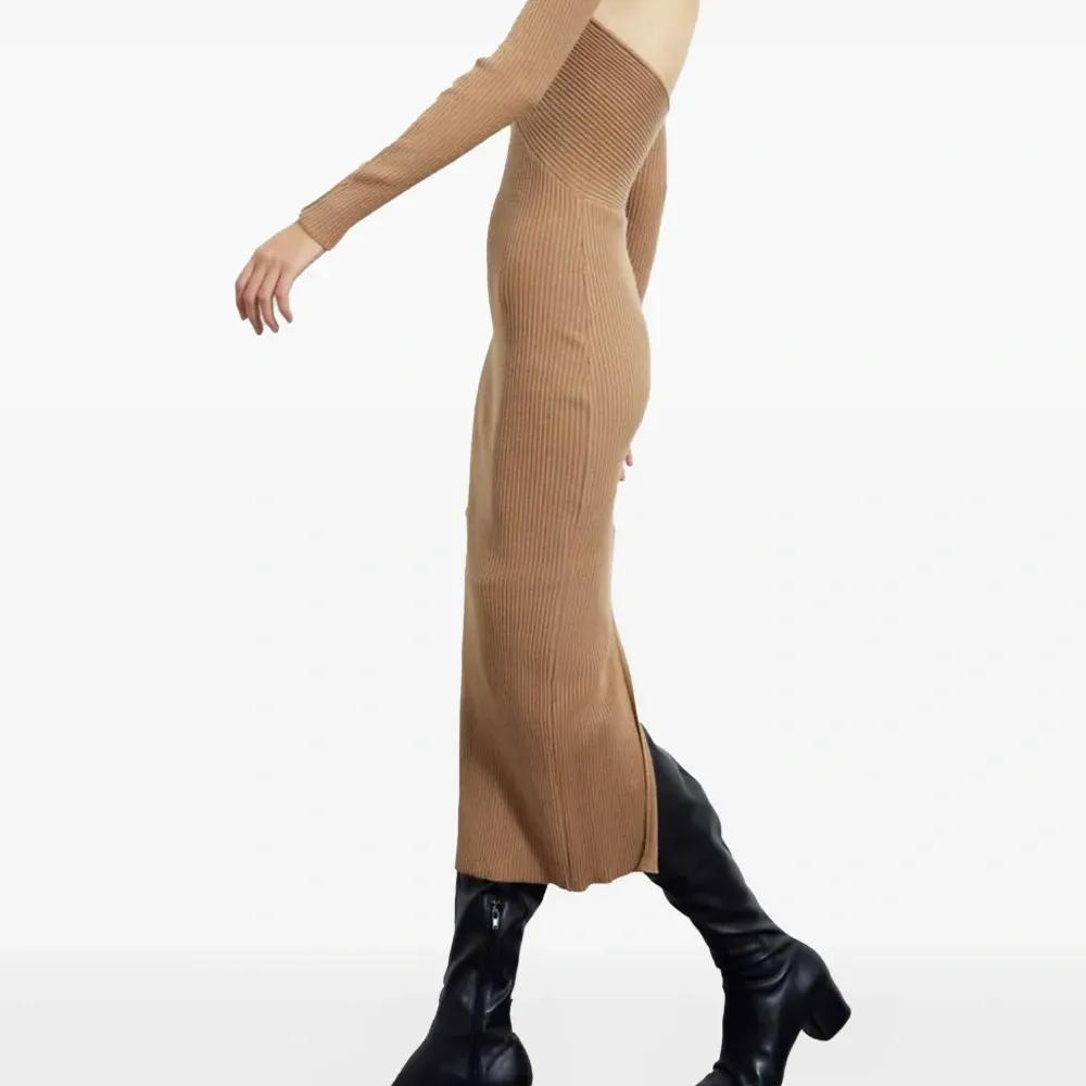 платье миди в рубчик с вырезами