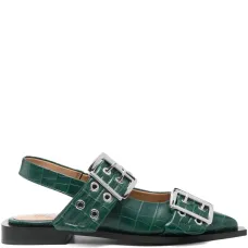 туфли с заостренным носком и пряжками