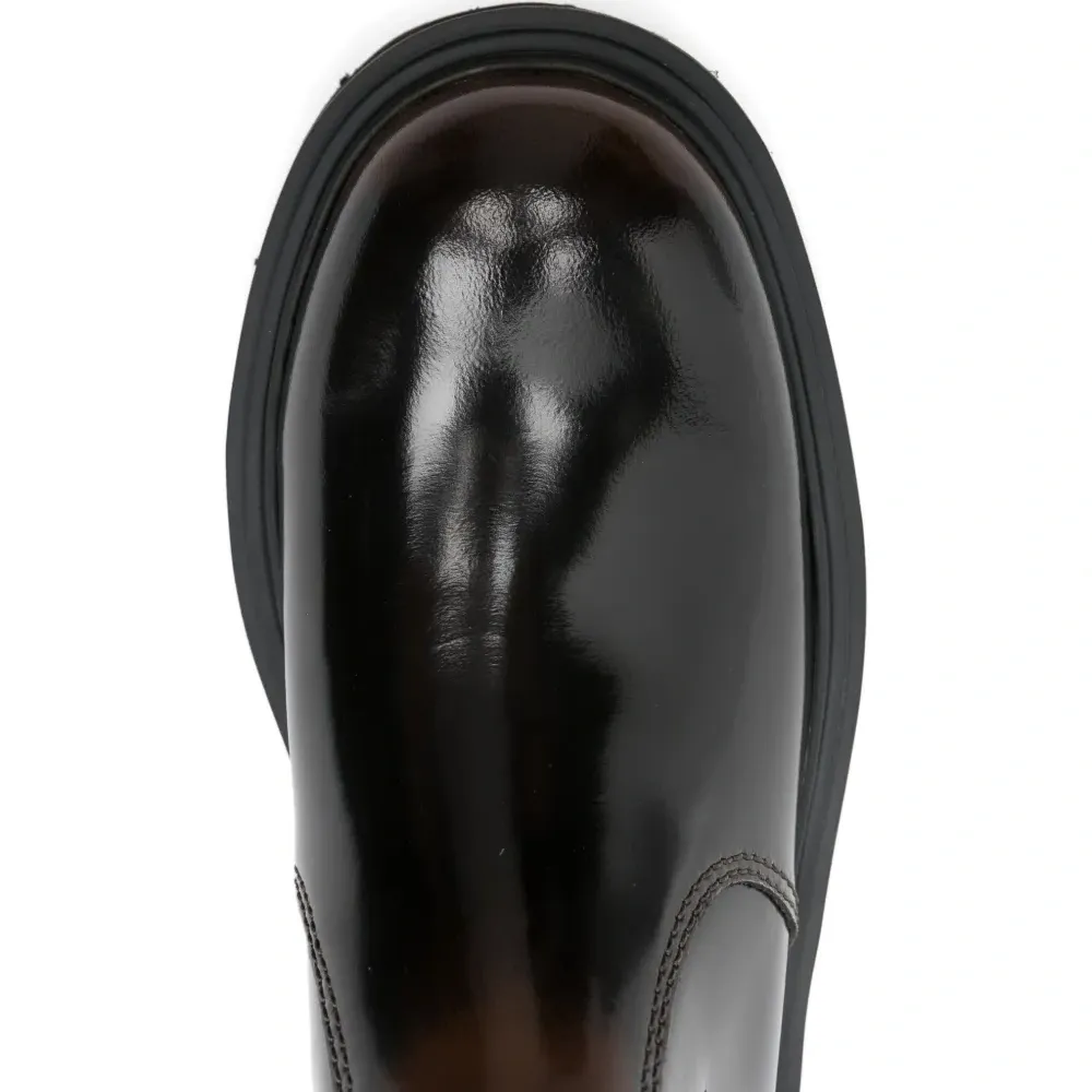 Челси из лакированной кожи