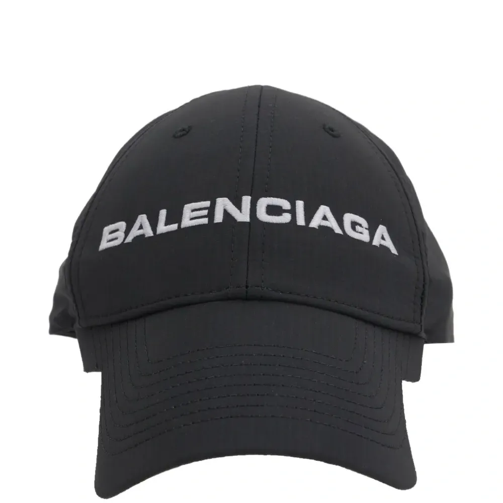 бейсболка с вышитым логотипом