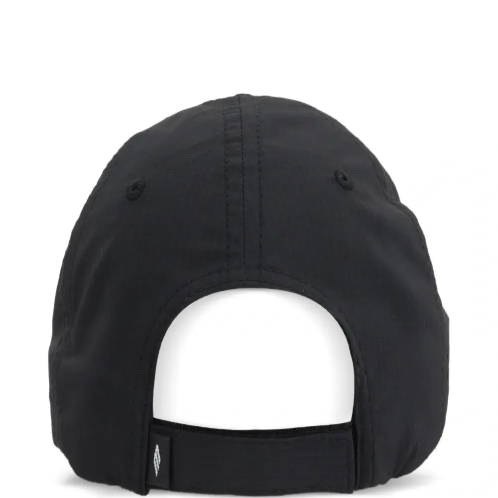 бейсболка с вышитым логотипом