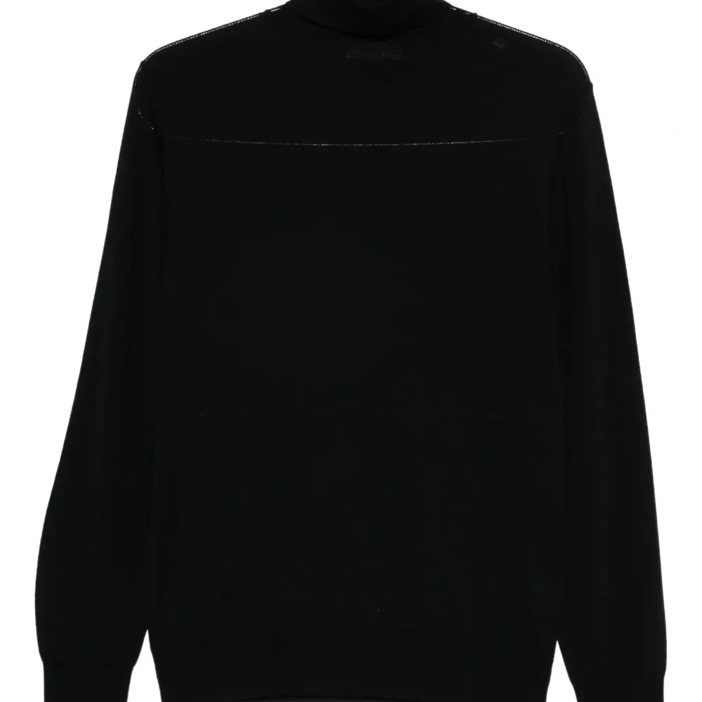 Свитер с воротником-гольф