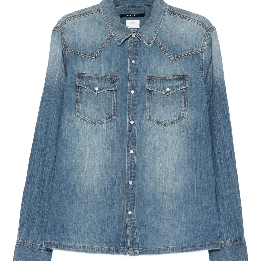 Джинсовая рубашка с металлическими заклёпками